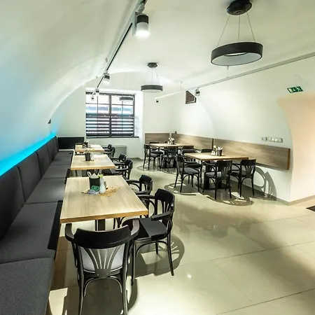 Отель Trebovska Restaurace 2*