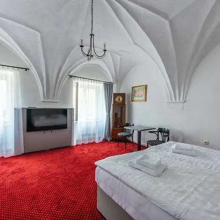Trebovska Restaurace Hotell 2*
